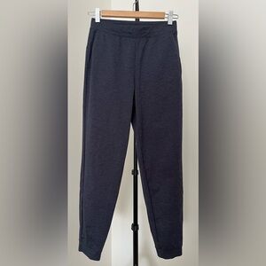 🌟 Performance and Comfort: UNIQLO Navy Joggers (XS) 🌟
